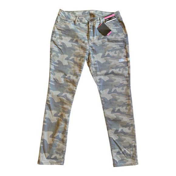 NWT Women a.n.a Camo Skinny Jeans Size 14 Green Gray - Picture 1 of 13